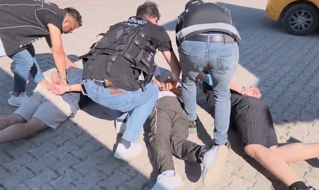 Şüpheli araçta 4.458 adet uyuşturucu hap  ele geçirildi