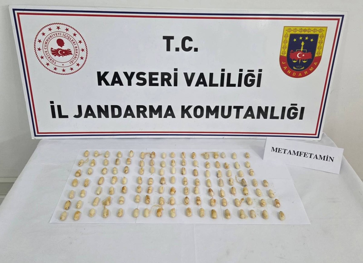 Jandarma 116 adet kapsül uyuşturucu ele geçirdi