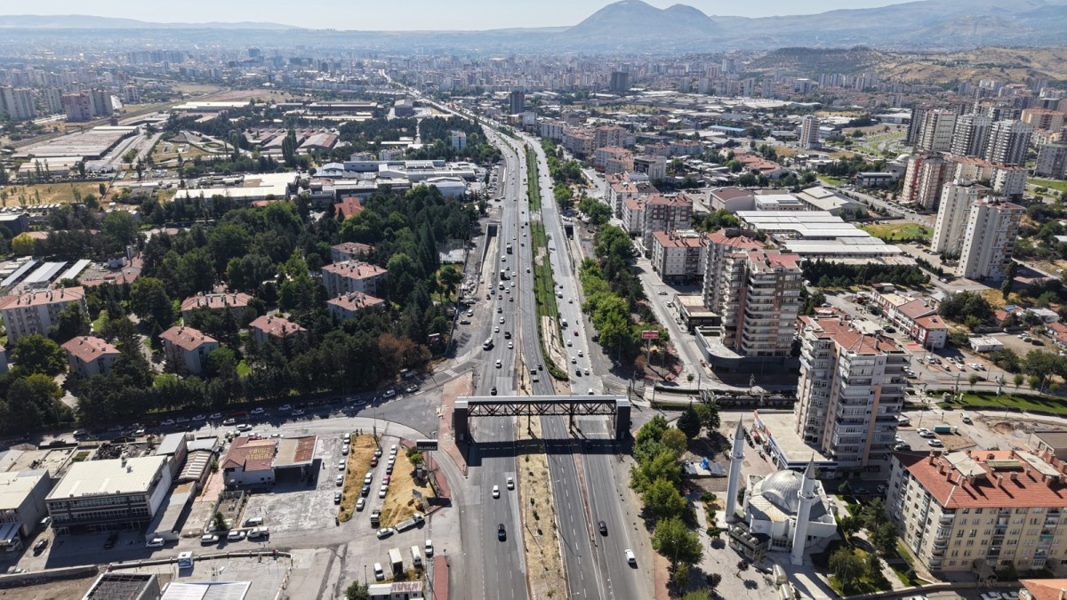 BAŞKAN BÜYÜKKILIÇ’TAN ULAŞIMDA DEV ATILIM: ŞEHRİ ŞANTİYEYE ÇEVİRDİ