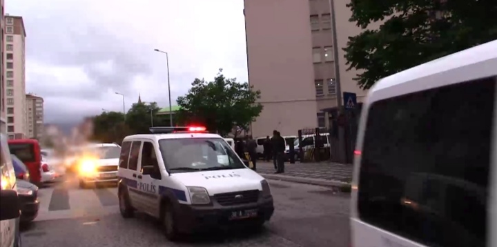 Asayiş ekipleri Eş Zamanlı Operasyonda 21 Firari Şahsı Yakaladı